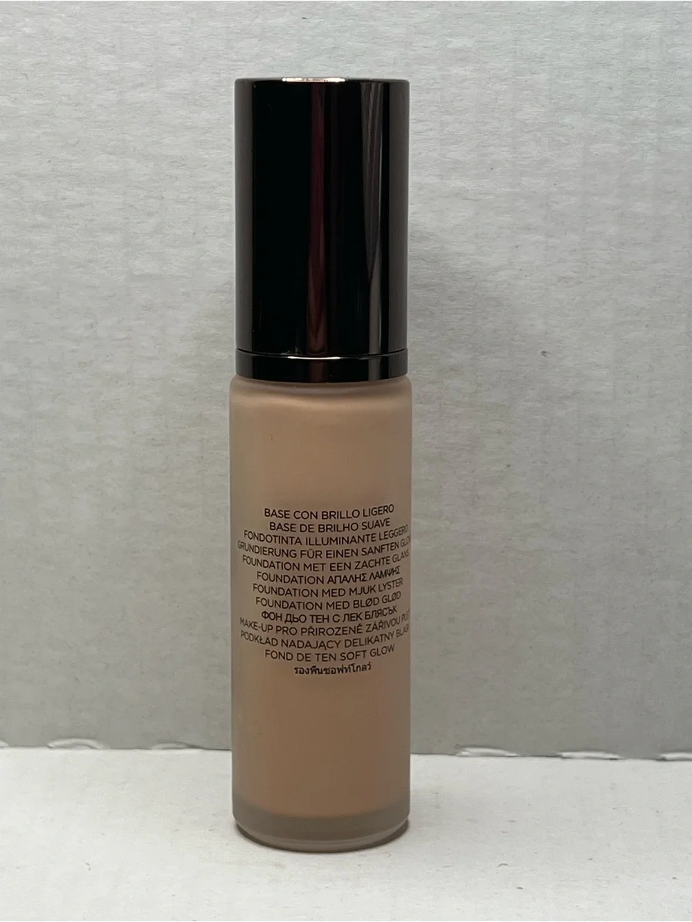 Hourglass Ambient Soft Glow Foundation